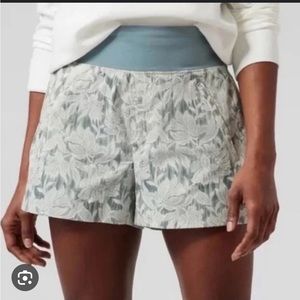 Athleta Trekkie North Short